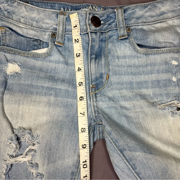 American Eagle size 4 skinny stretch light wash jeans w/ holes on the front - Picture 6 of 7